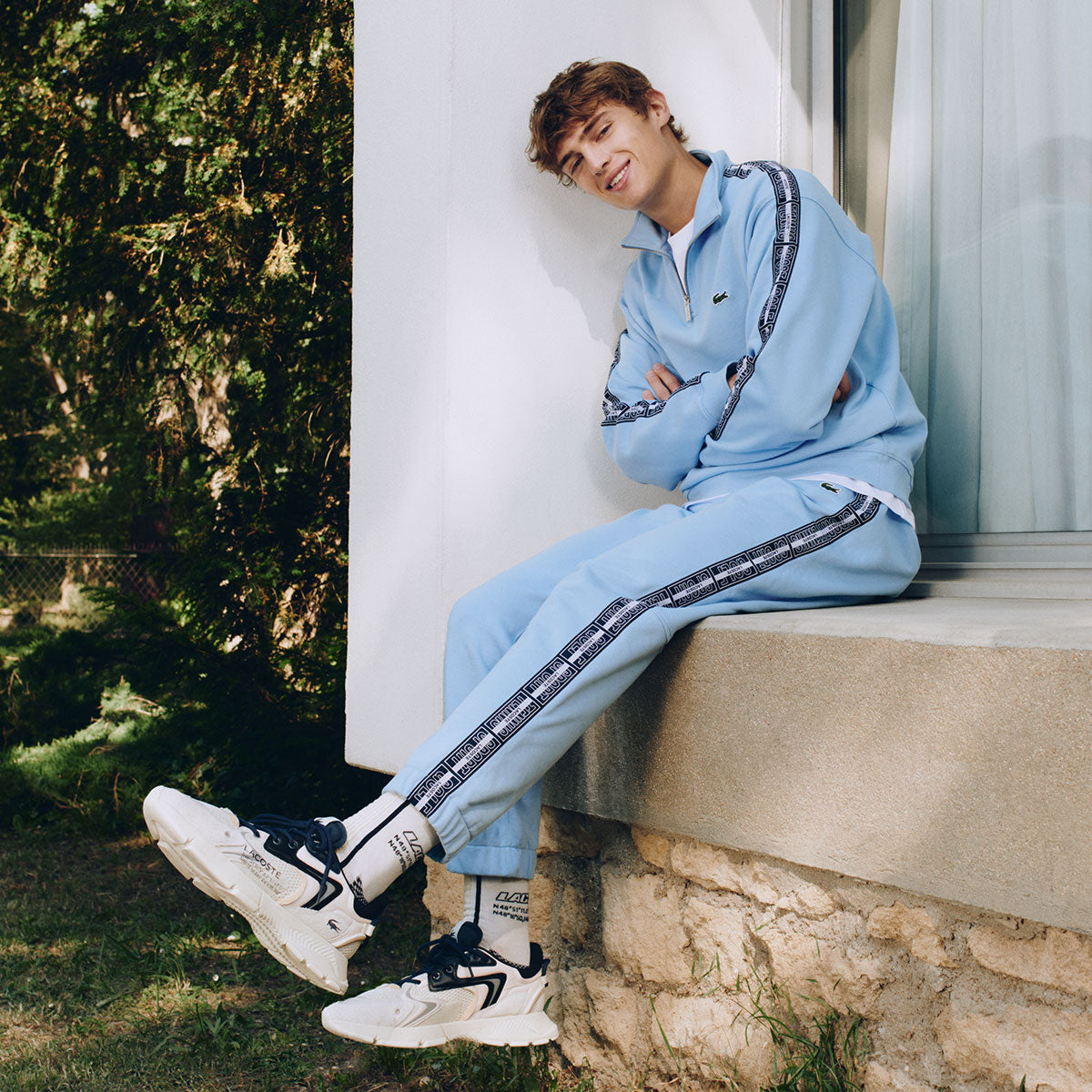 L003 Neo Sneakers