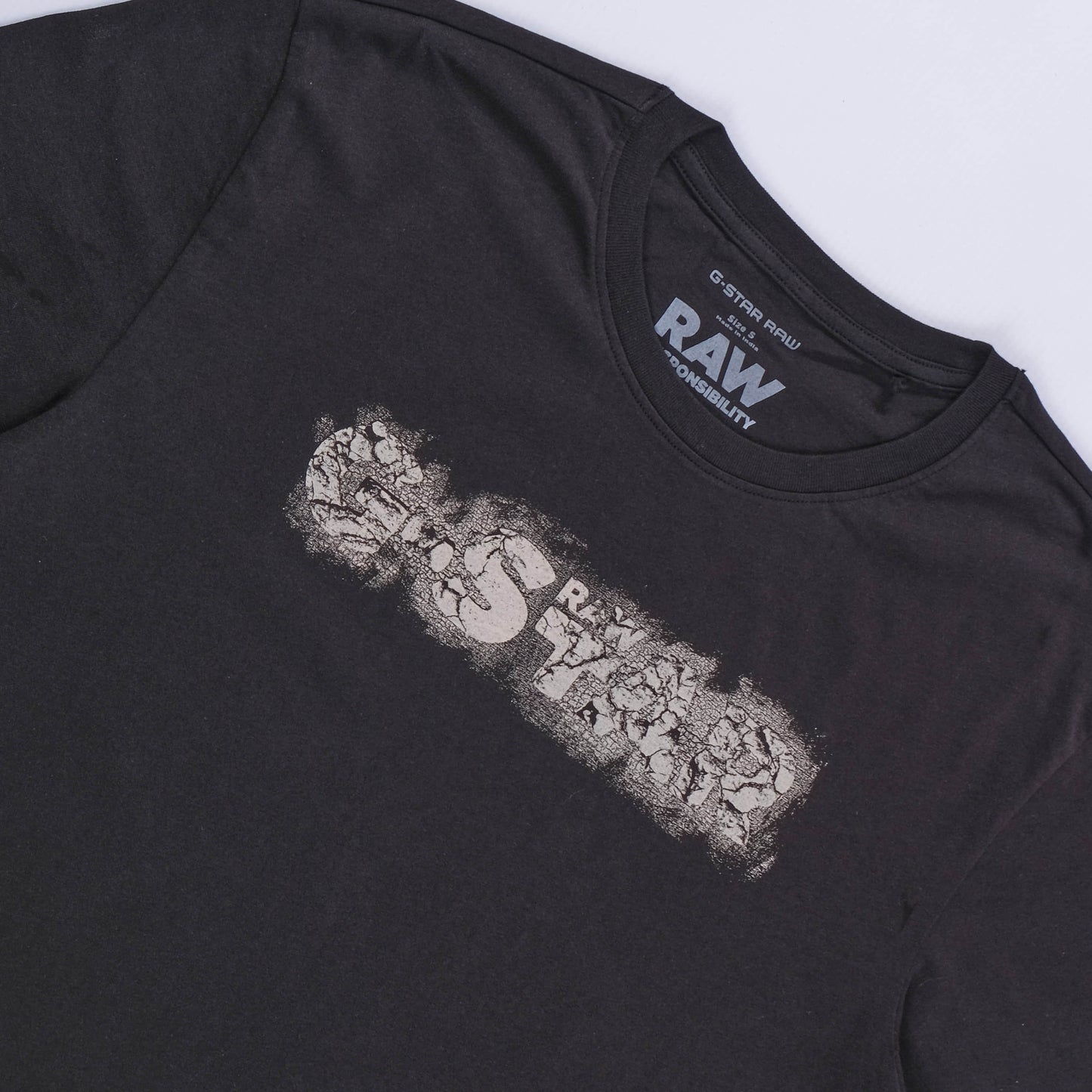 Distressed Logo RT T-Shirt (Black)